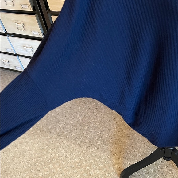 NEW White House Black Market Navy Blue Ribbed Dolman Tunic - Picture 2 of 7